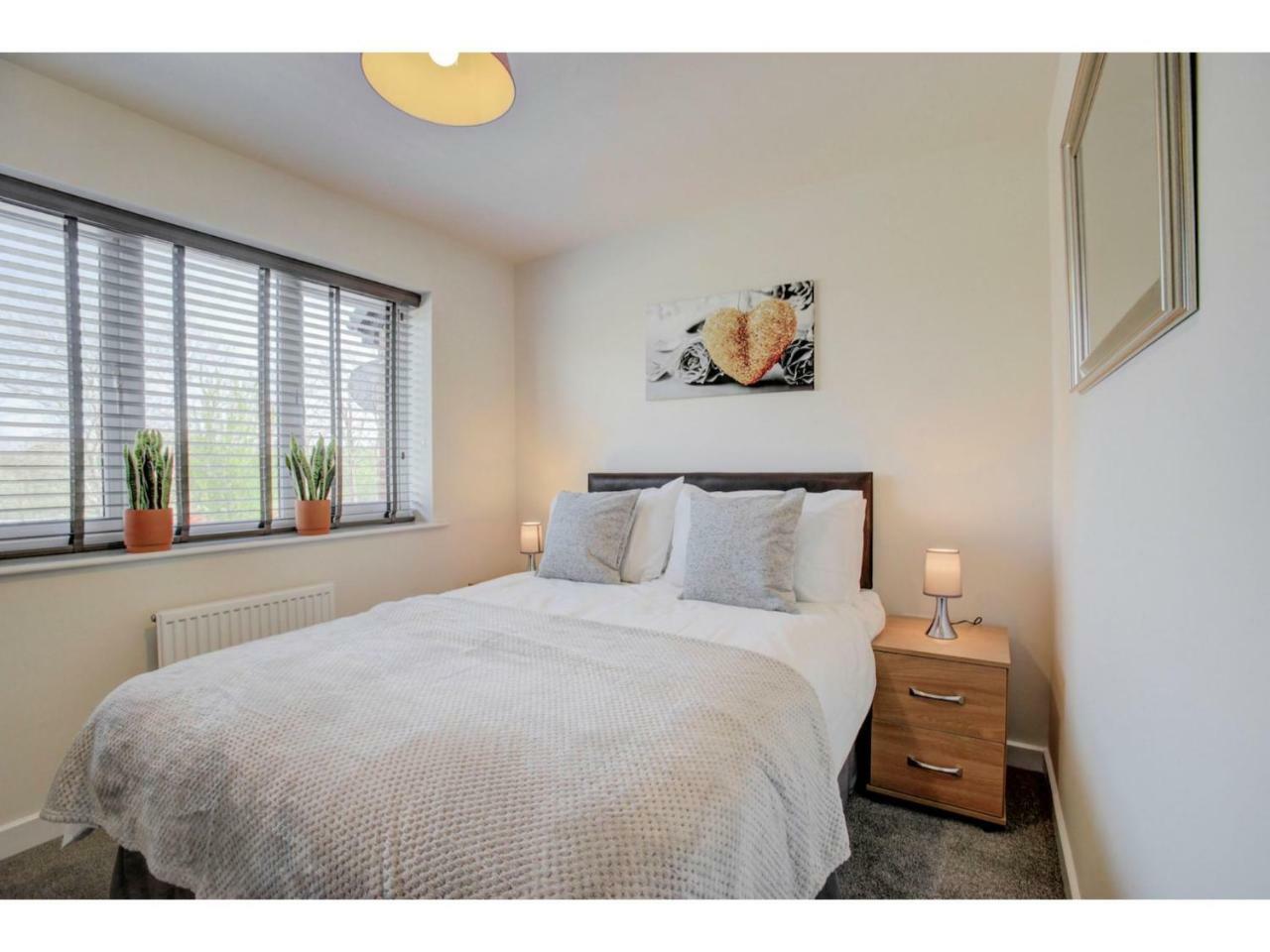 Newly Built, Splendid House For 5 In Manchester! Luaran gambar