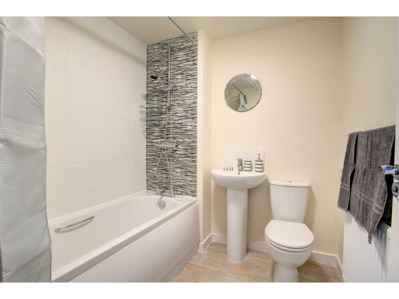 Newly Built, Splendid House For 5 In Manchester! Luaran gambar