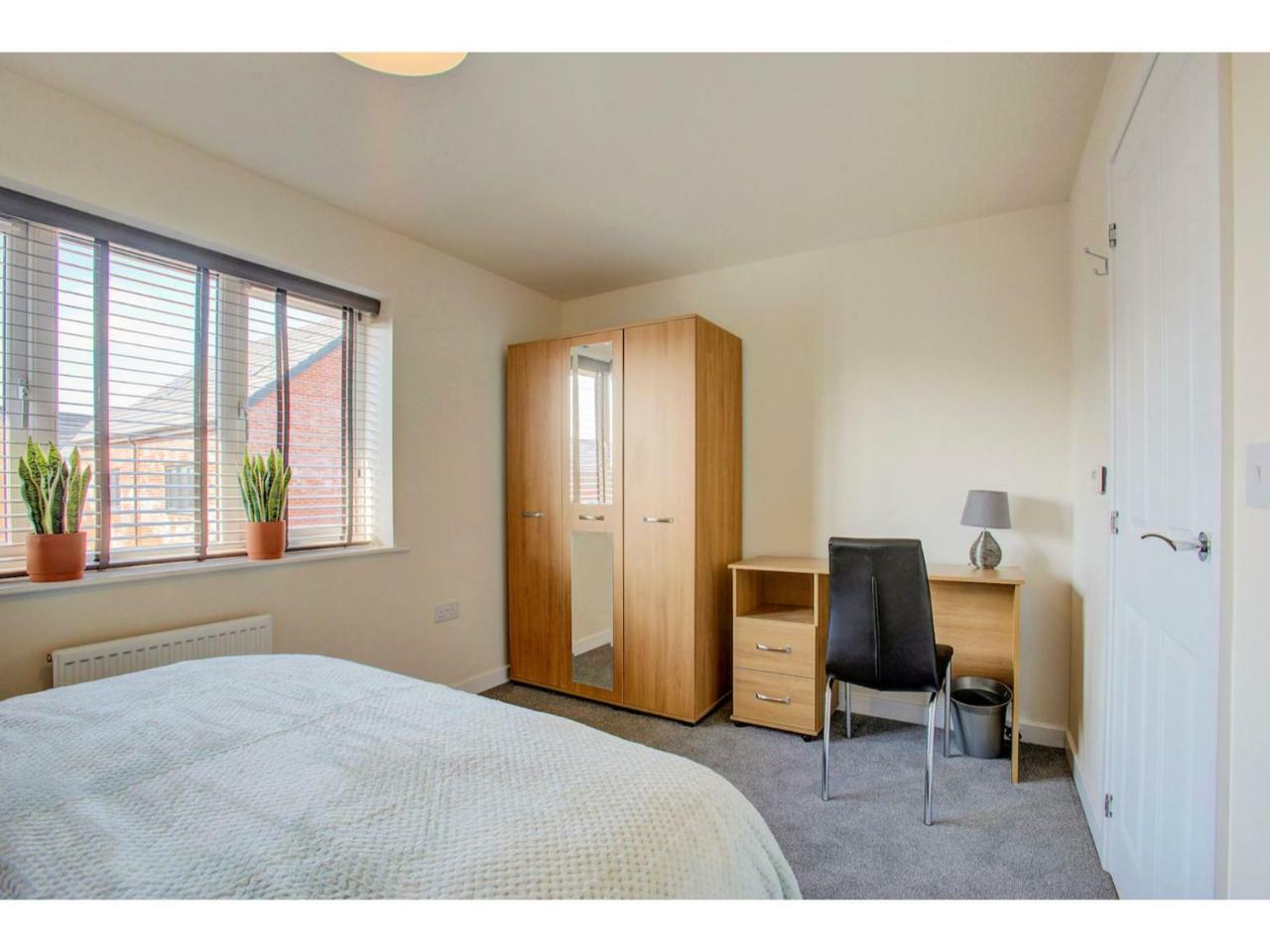 Newly Built, Splendid House For 5 In Manchester! Luaran gambar